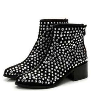 MJ Women's Black Rivet Booties108-5-blk1